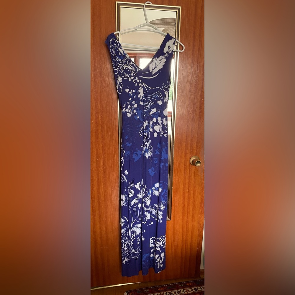 Women’s long summer dress! Great for summer weddings or any occasion!
